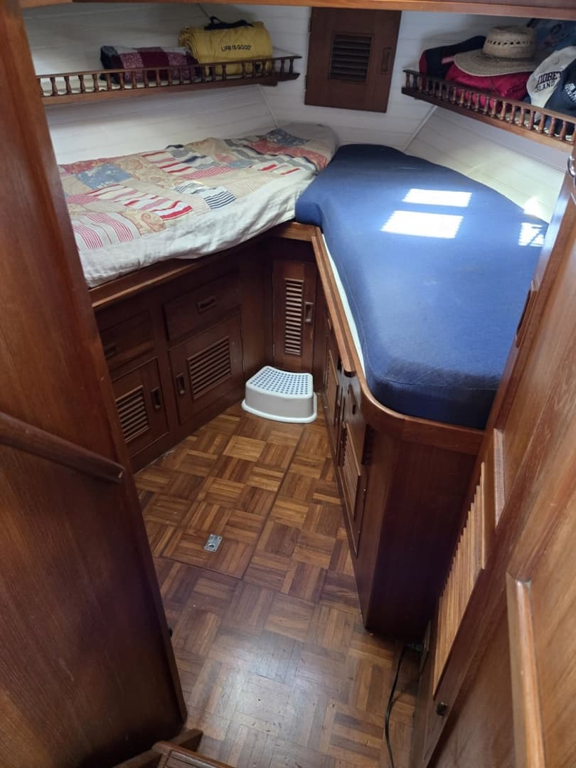 1979 Ocean Alexander 40 Double Cabin