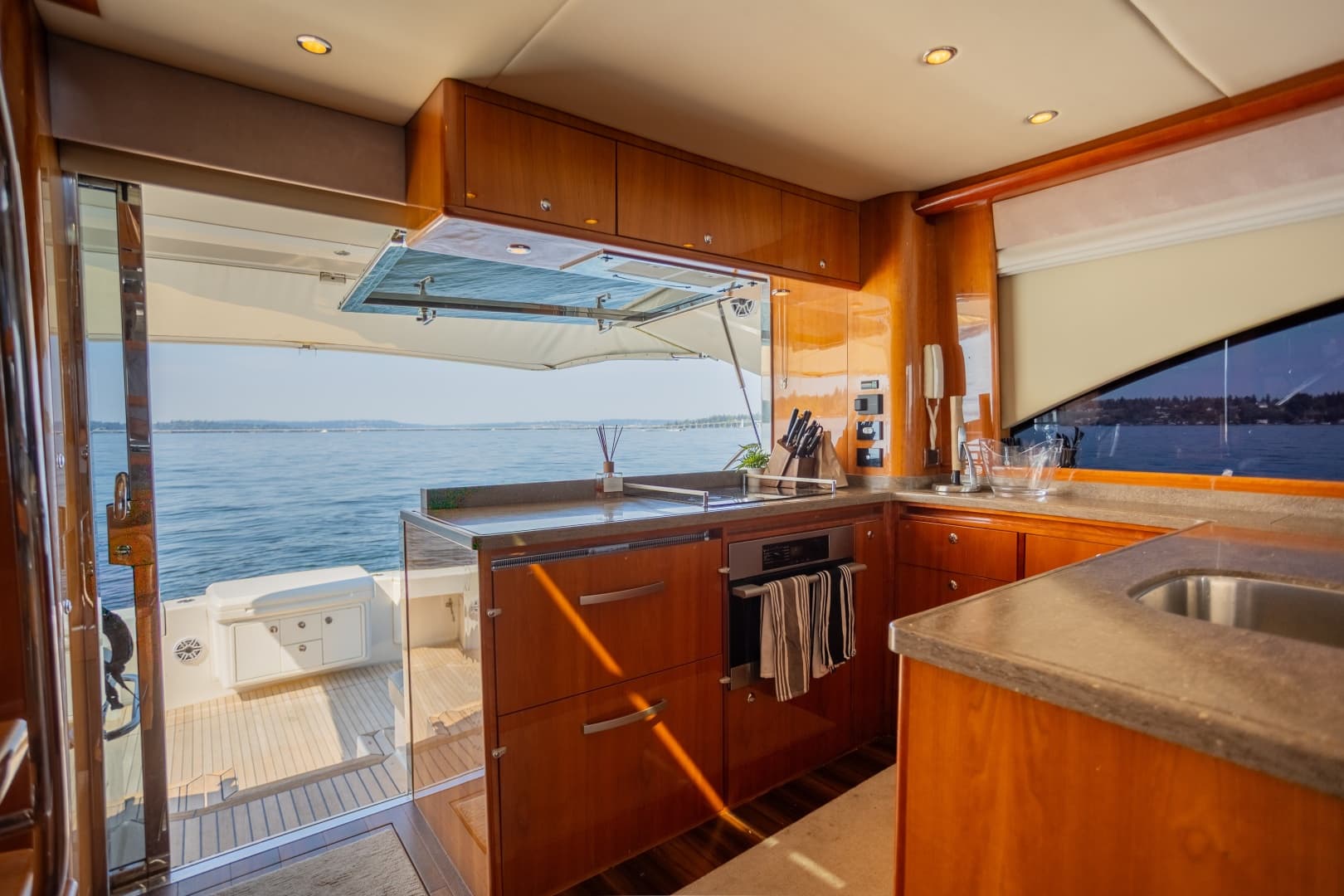 2012 Riviera 53 Enclosed Flybridge