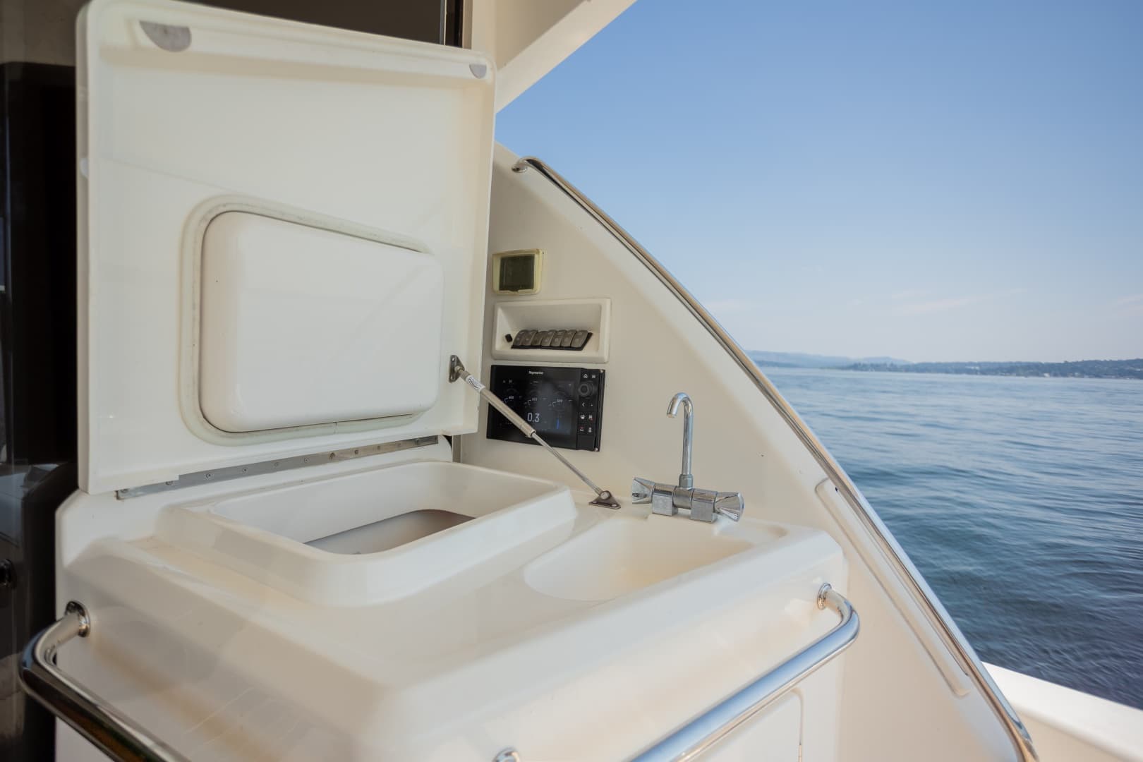 2012 Riviera 53 Enclosed Flybridge