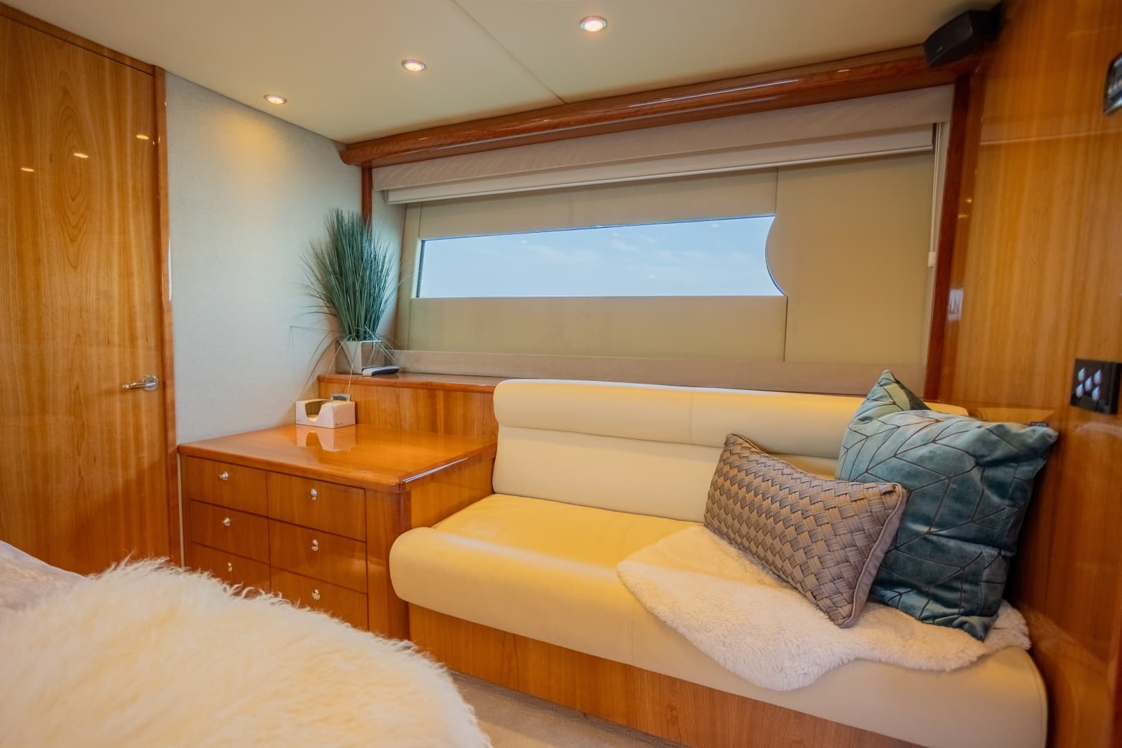 2012 Riviera 53 Enclosed Flybridge
