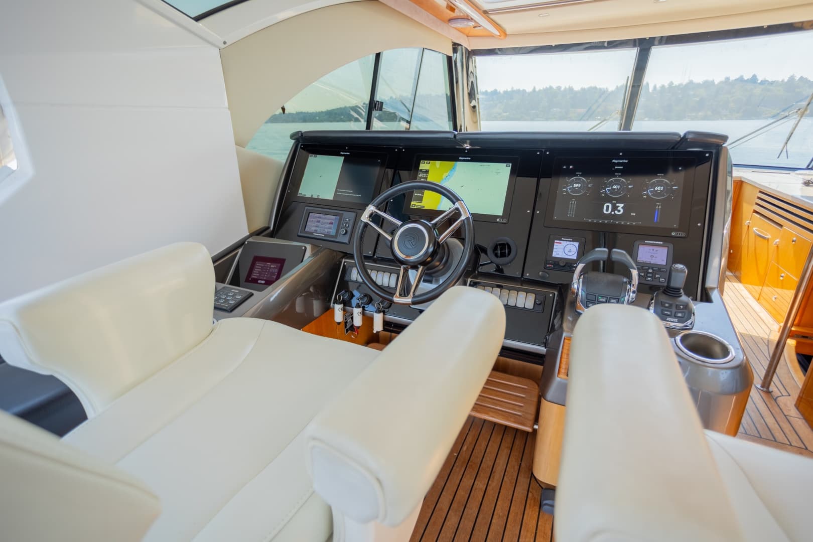 2012 Riviera 53 Enclosed Flybridge