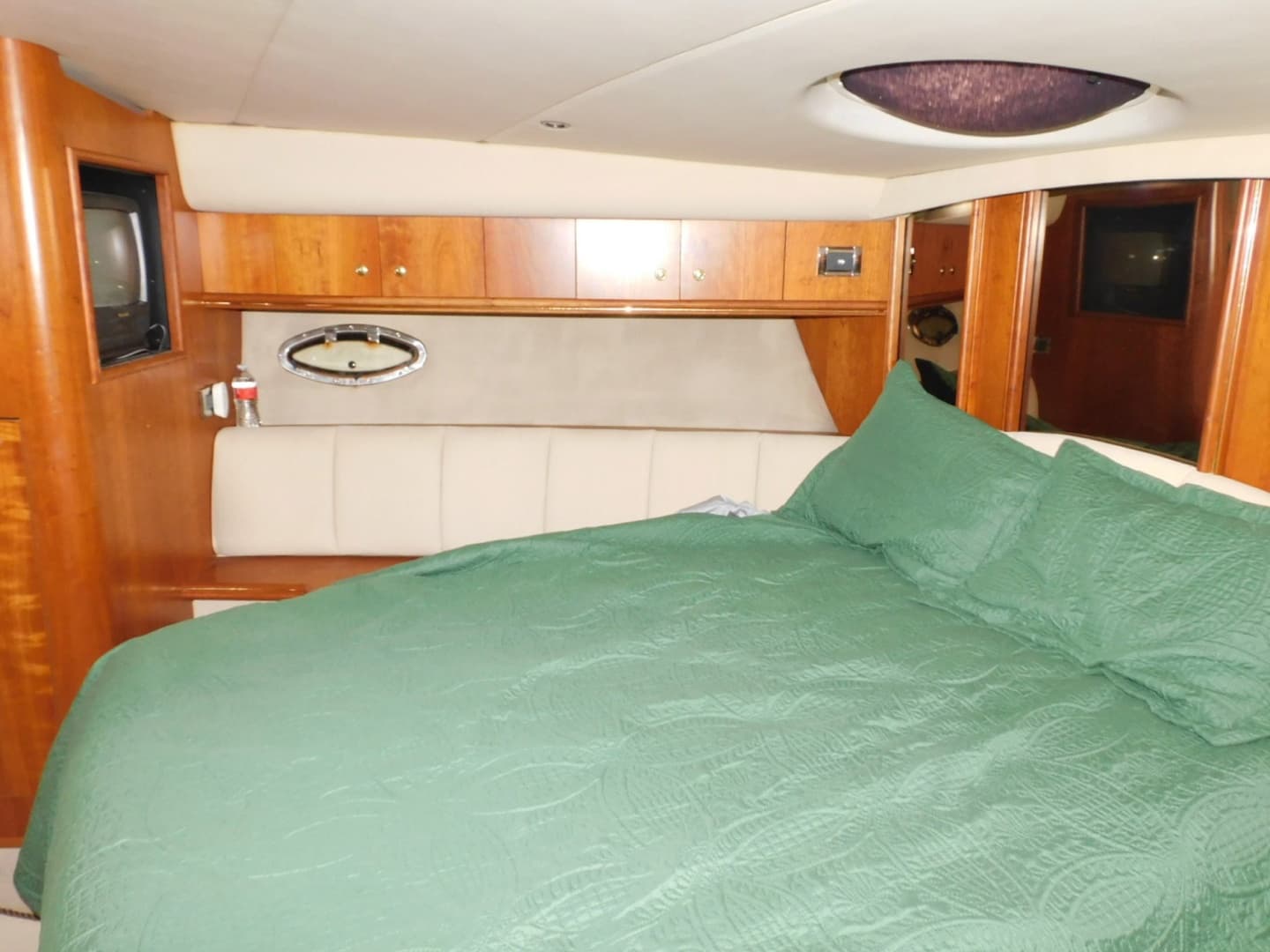 2001 Cruisers Yachts 4450 Express Motoryacht