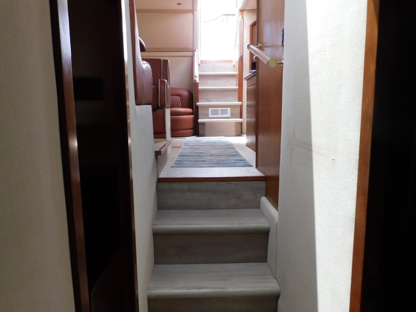 2001 Cruisers Yachts 4450 Express Motoryacht