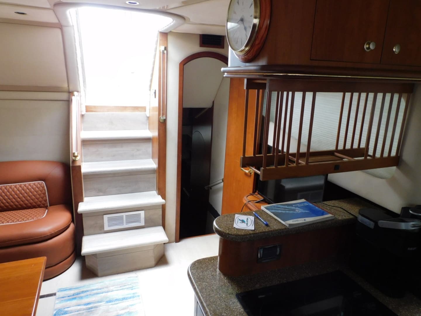 2001 Cruisers Yachts 4450 Express Motoryacht