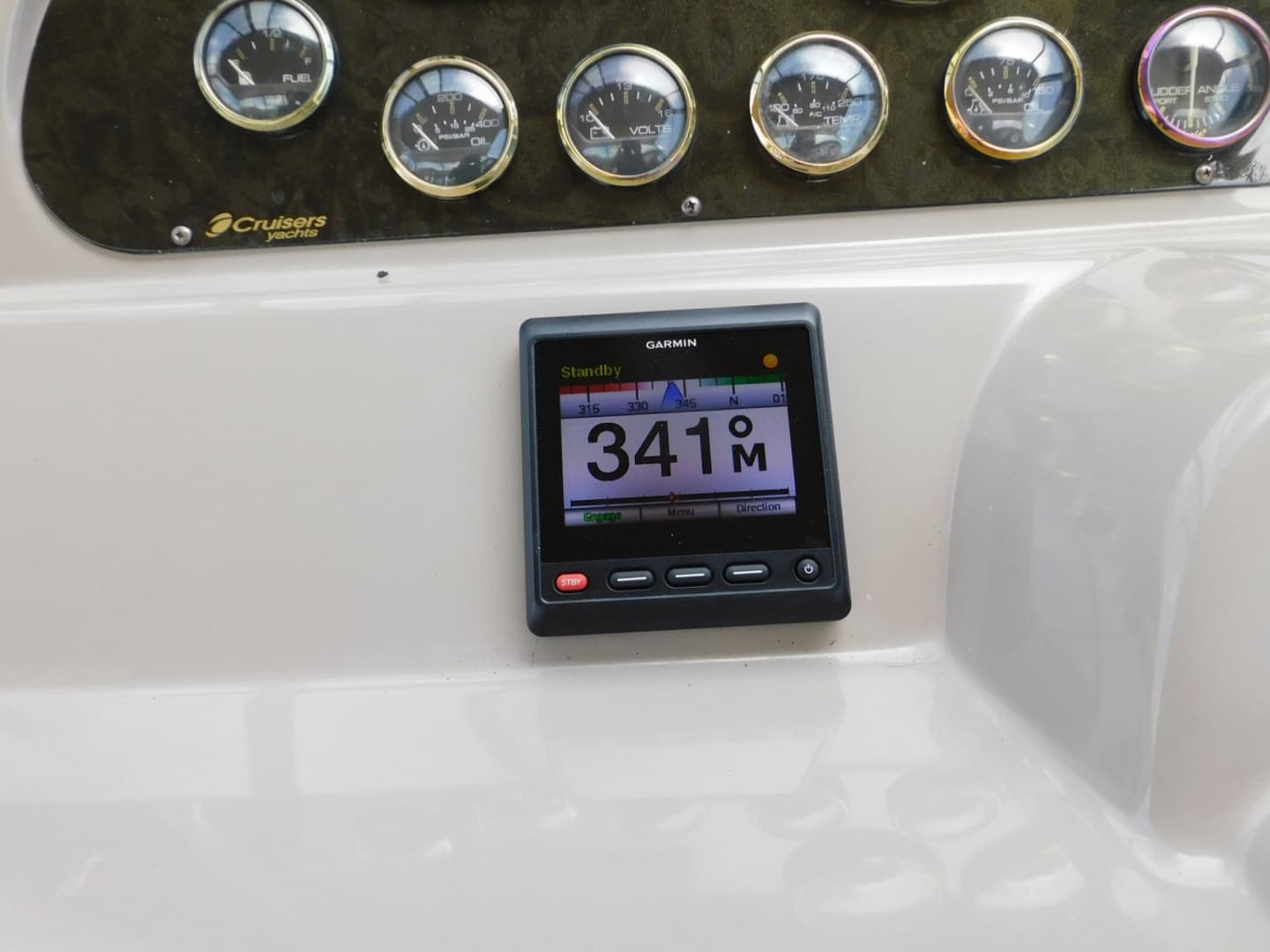 2001 Cruisers Yachts 4450 Express Motoryacht