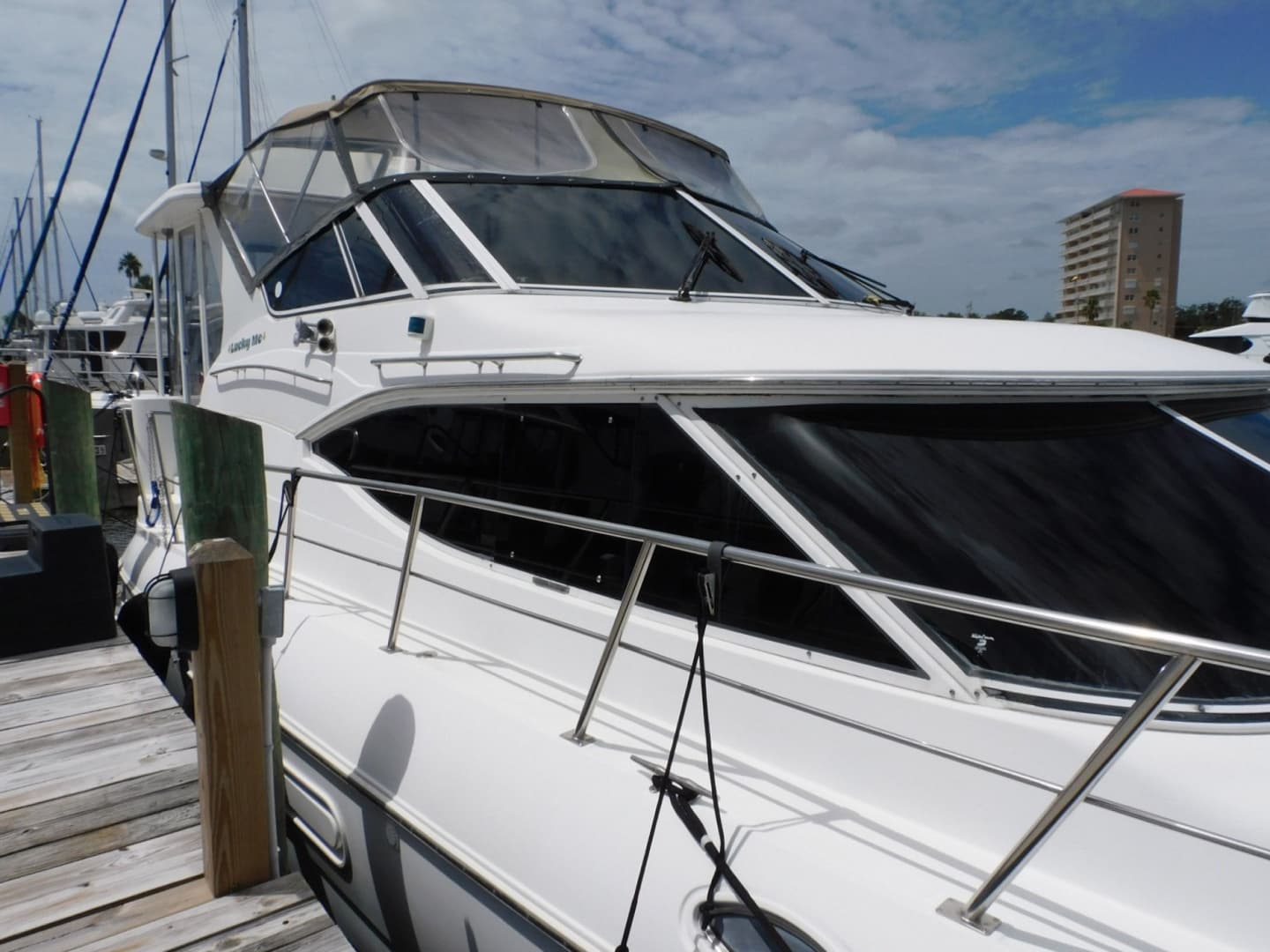 2001 Cruisers Yachts 4450 Express Motoryacht