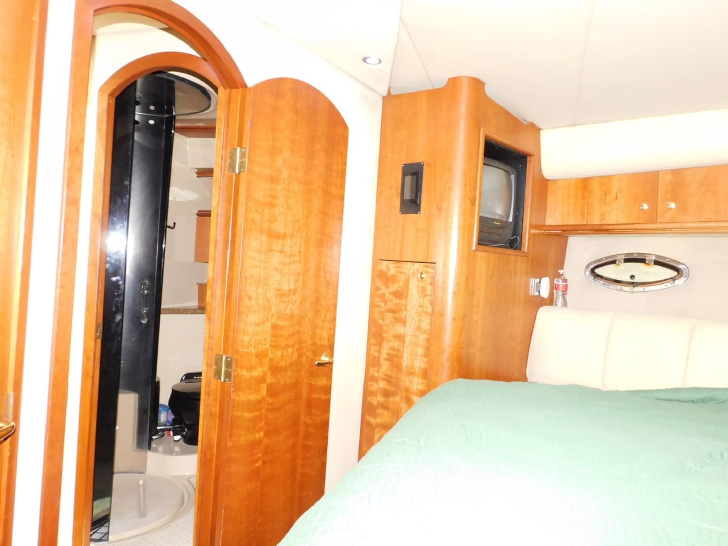 2001 Cruisers Yachts 4450 Express Motoryacht
