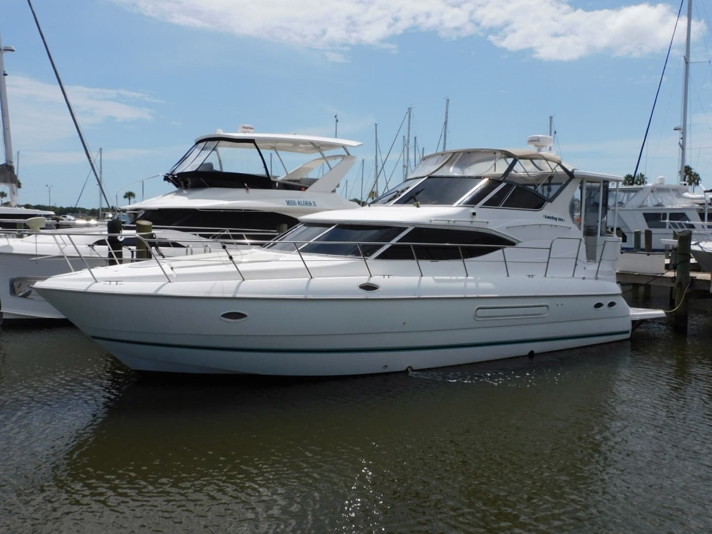 2001 Cruisers Yachts 4450 Express Motoryacht