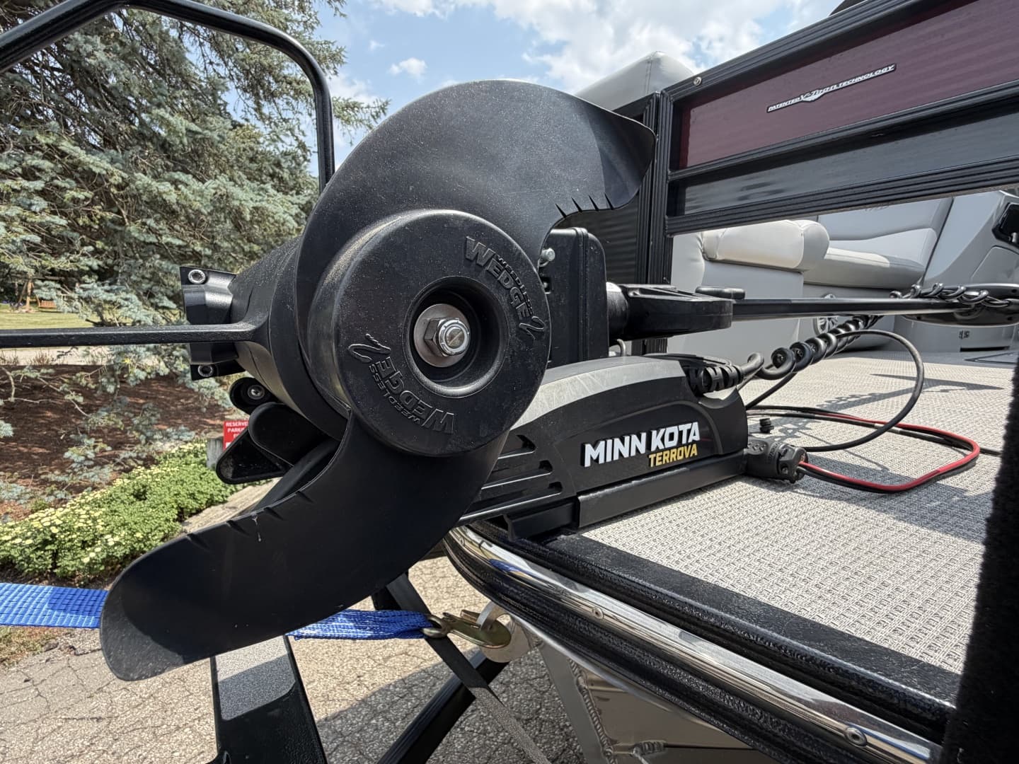 2021 Manitou Encore 24 Pro Angler SHP