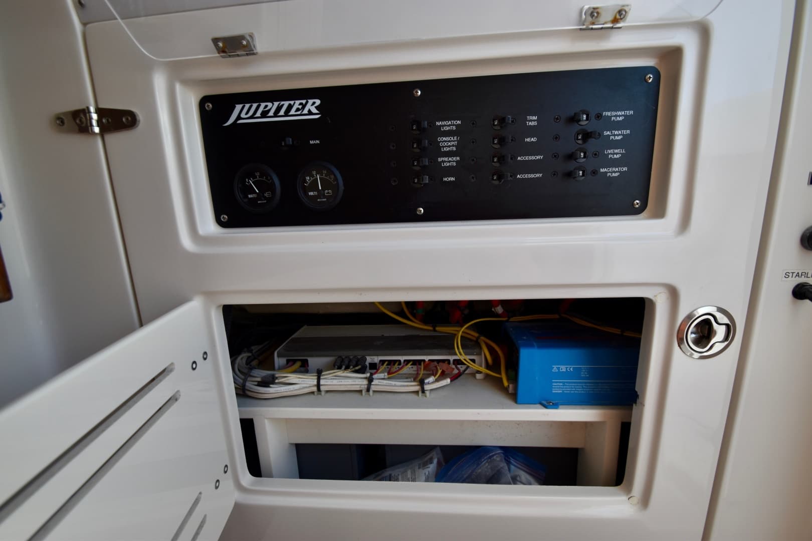 2015 Jupiter 30 Center Console