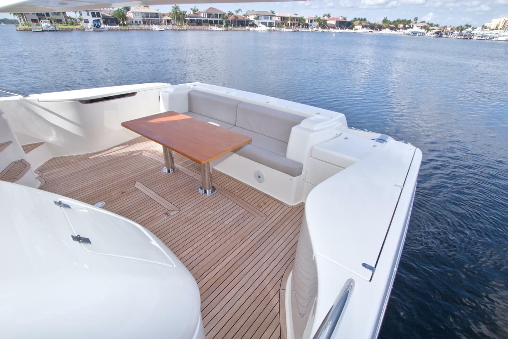 2014 Ferretti Yachts 620