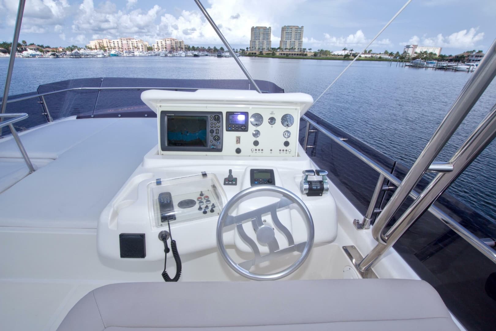 2014 Ferretti Yachts 620