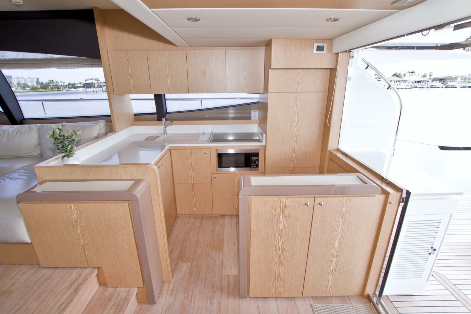 2014 Ferretti Yachts 620