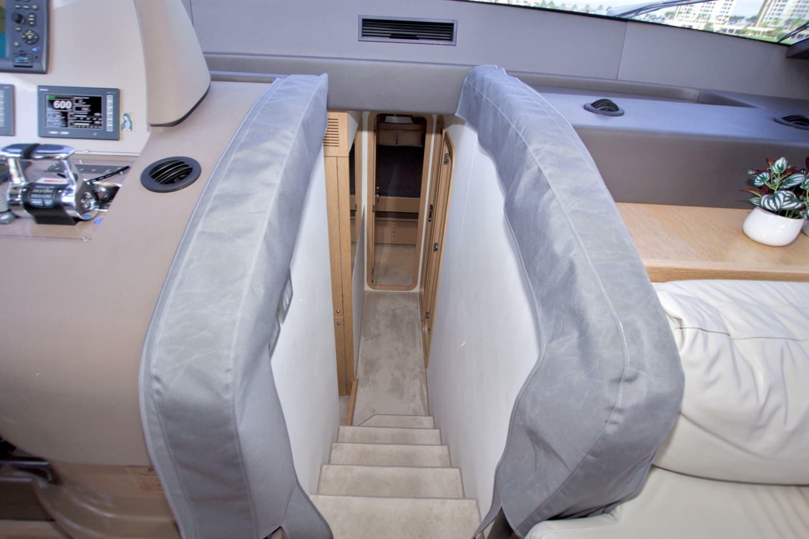 2014 Ferretti Yachts 620