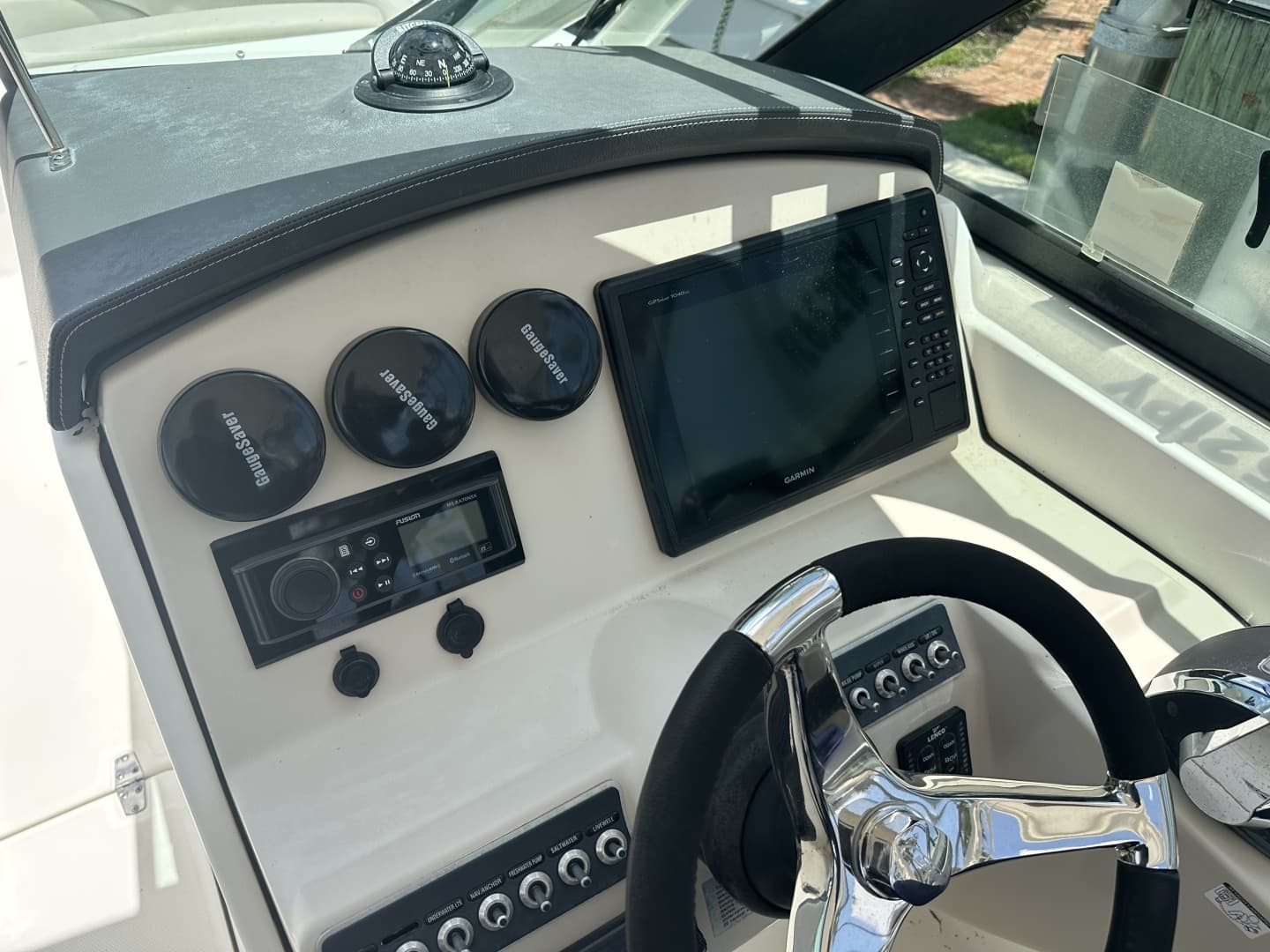 2015 Boston Whaler 