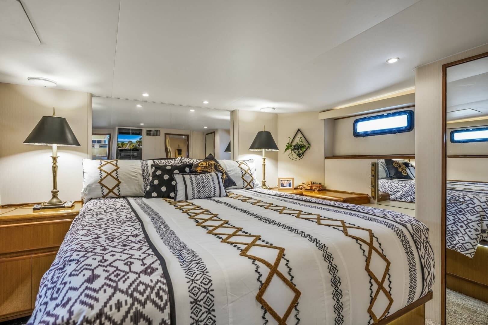 1999 Viking Cockpit Sport Yacht