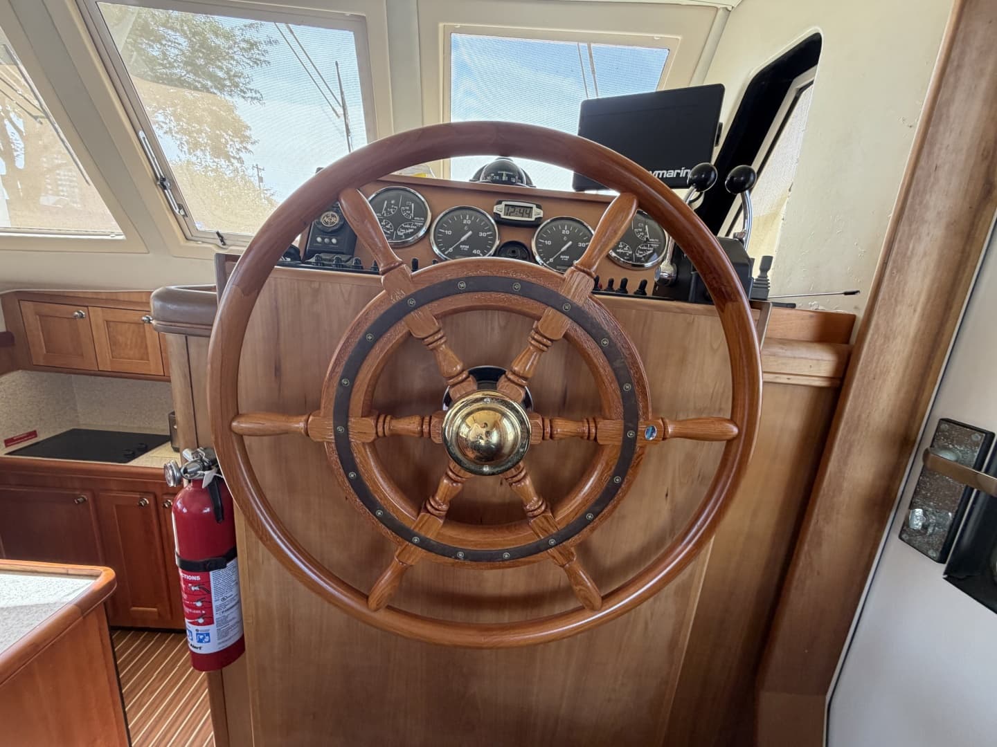 2006 Mainship 34 Trawler