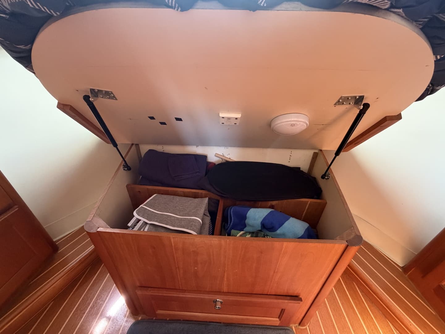 2006 Mainship 34 Trawler