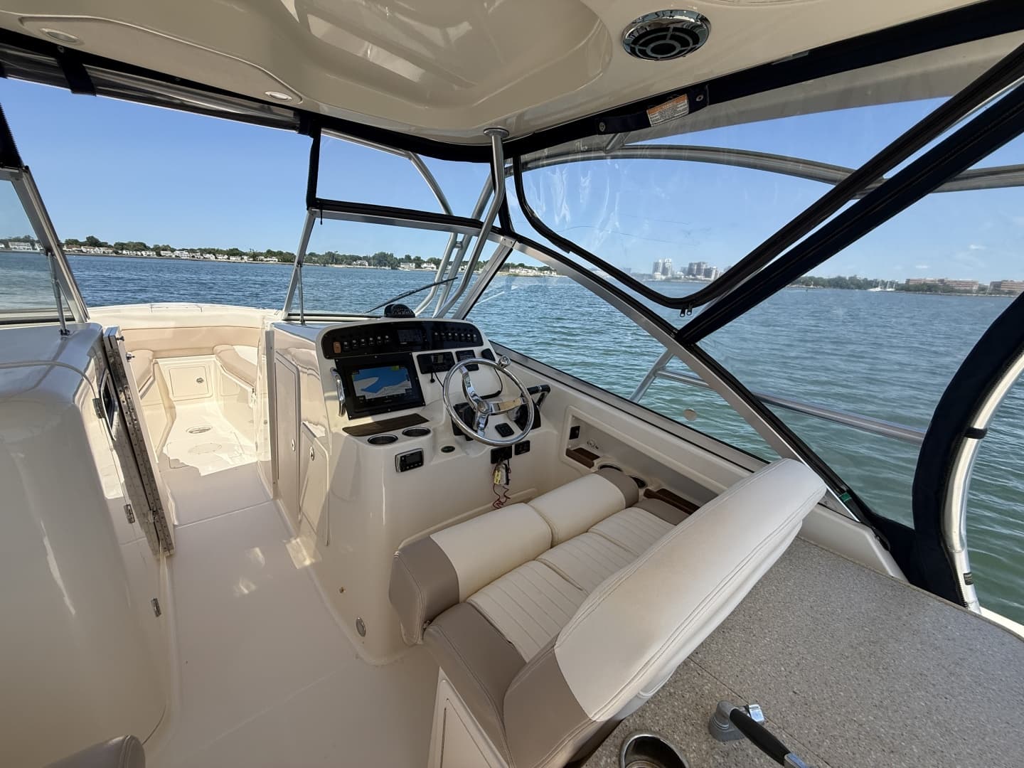 2014 Grady-White 307 Freedom