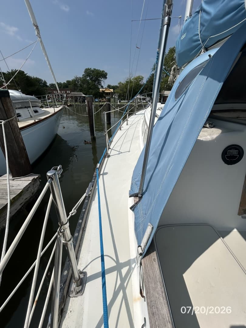 35' Pearson port side deck