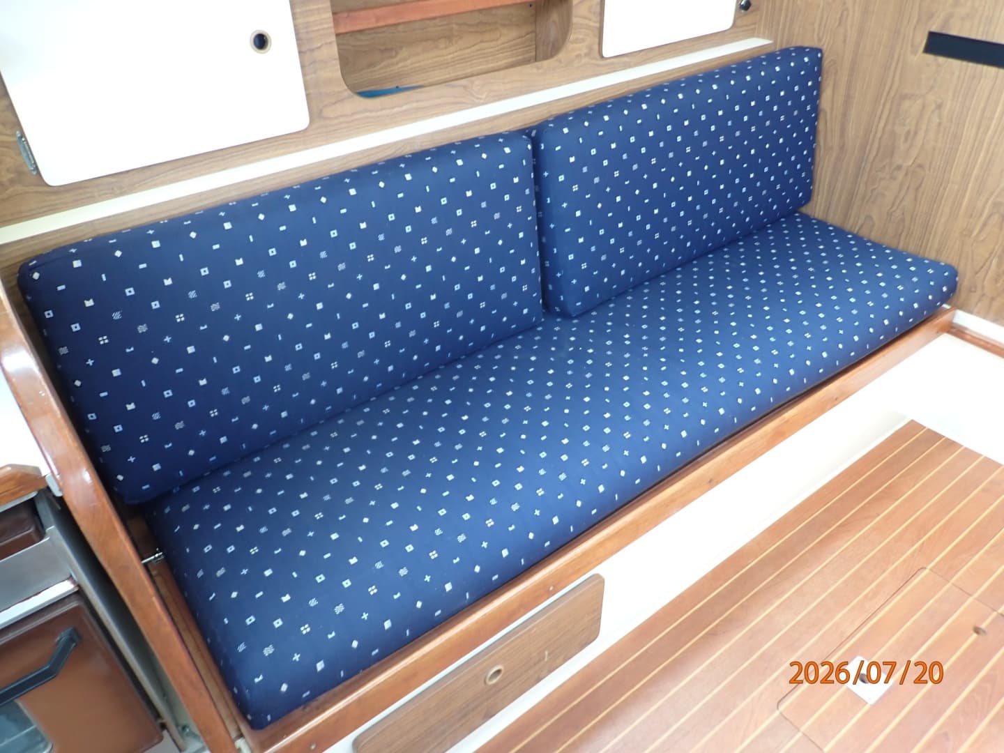 35' Pearson salon port seating