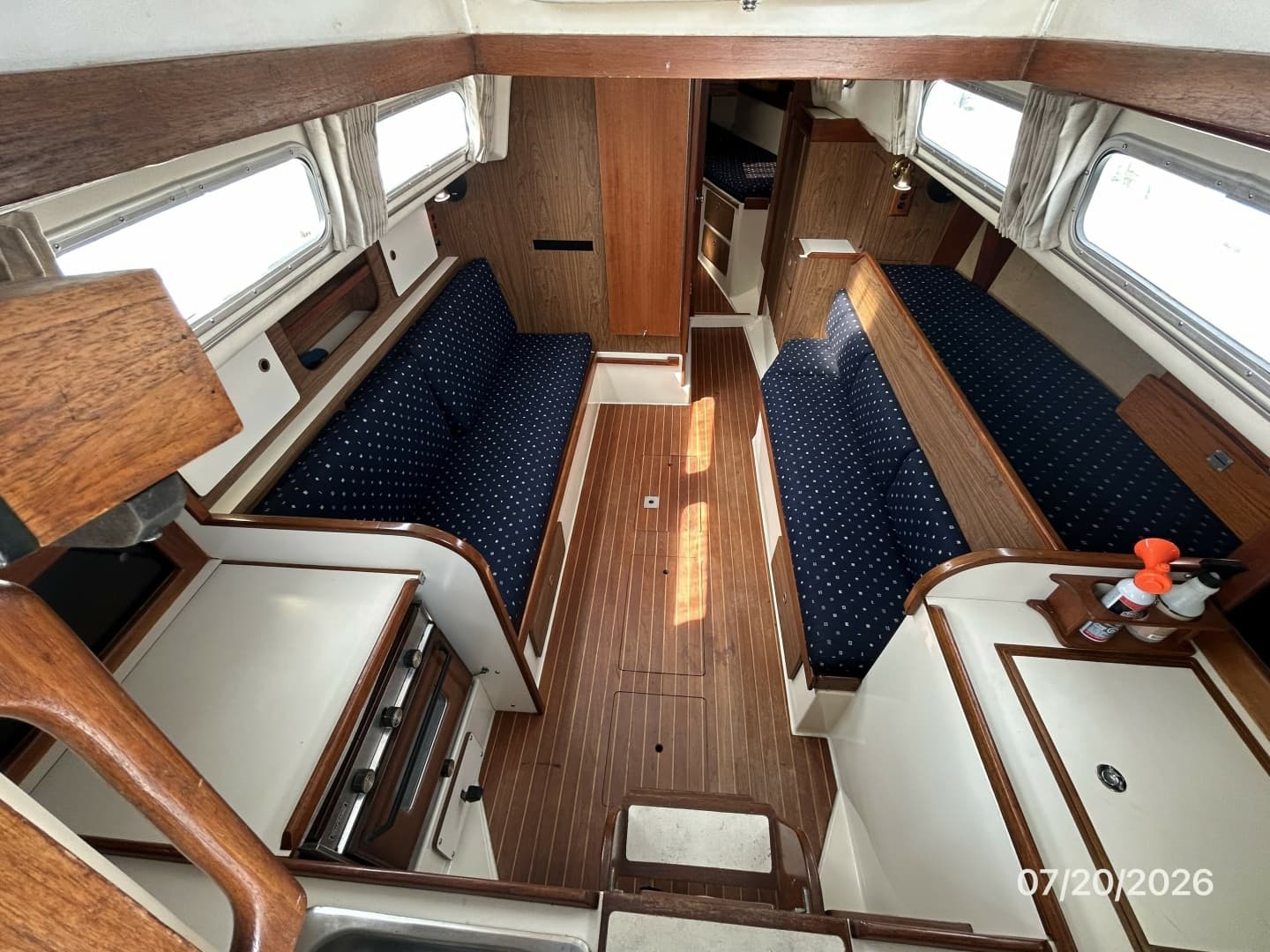 35' Pearson salon forward