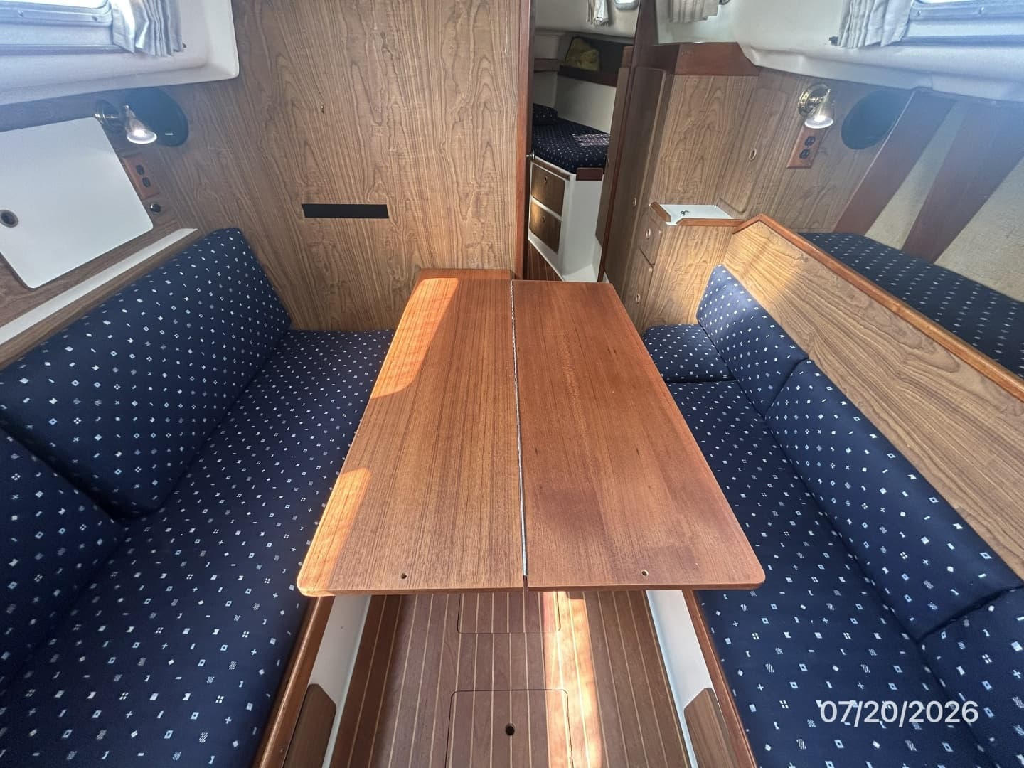 35' Pearson salon table