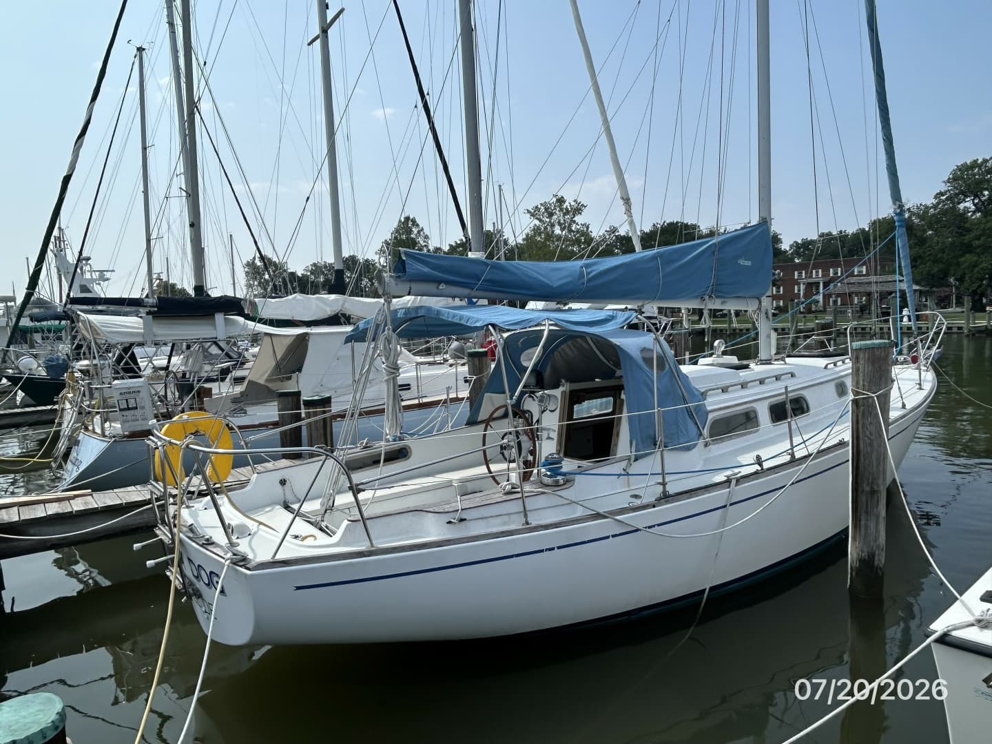 35' Pearson starboard aft profile