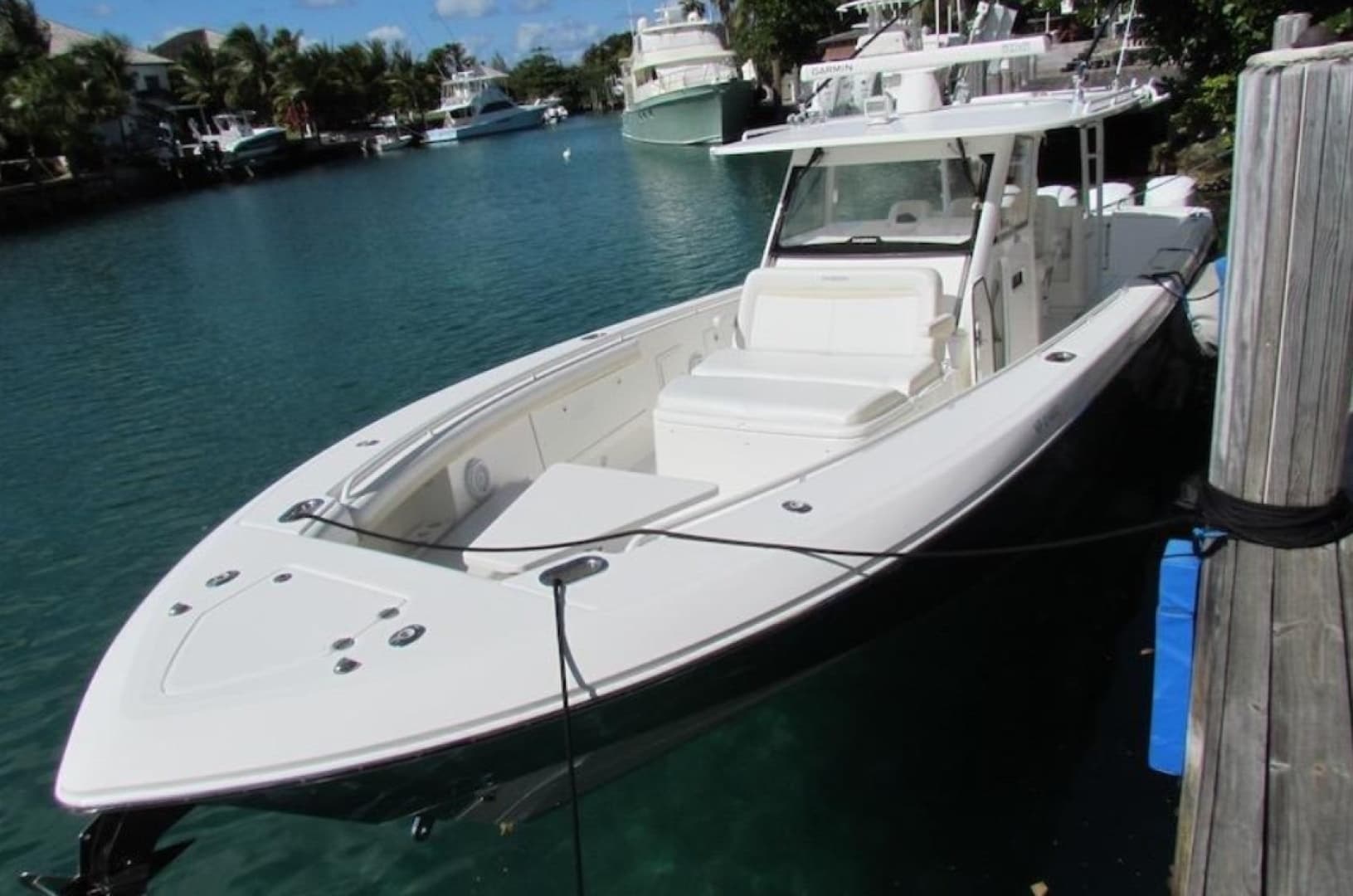 2016 Everglades 435 Center Console