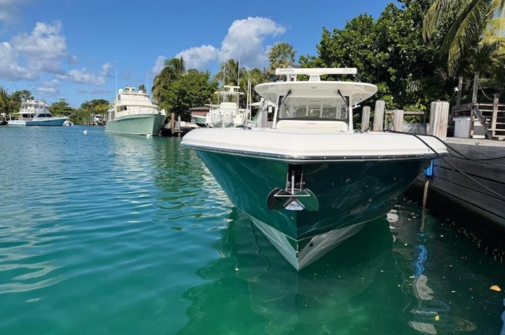 2016 Everglades 435 Center Console