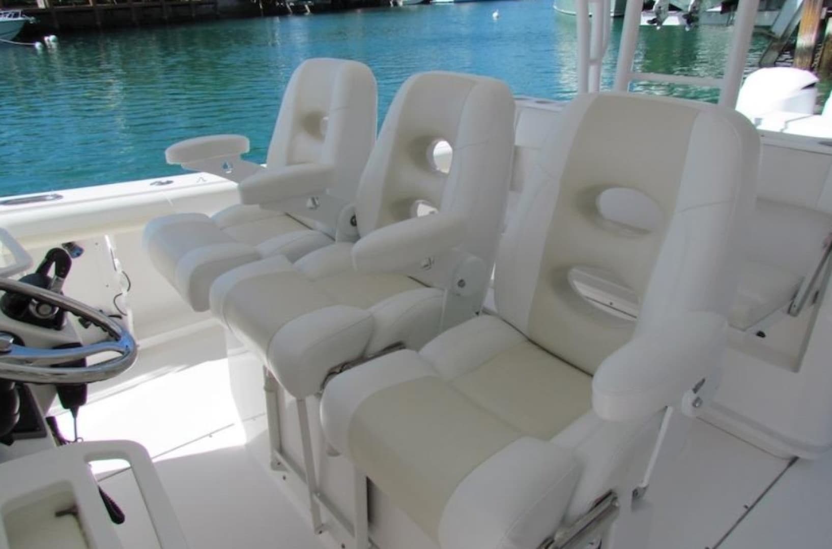 2016 Everglades 435 Center Console