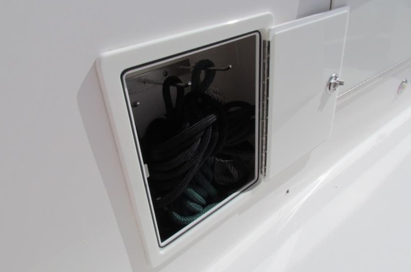 2016 Everglades 435 Center Console