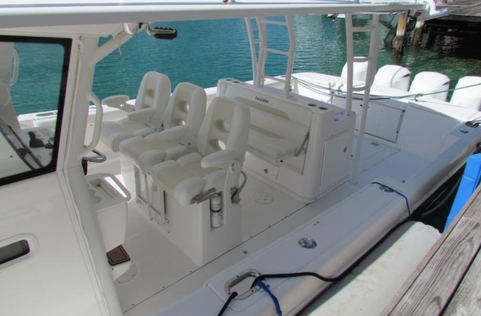 2016 Everglades 435 Center Console