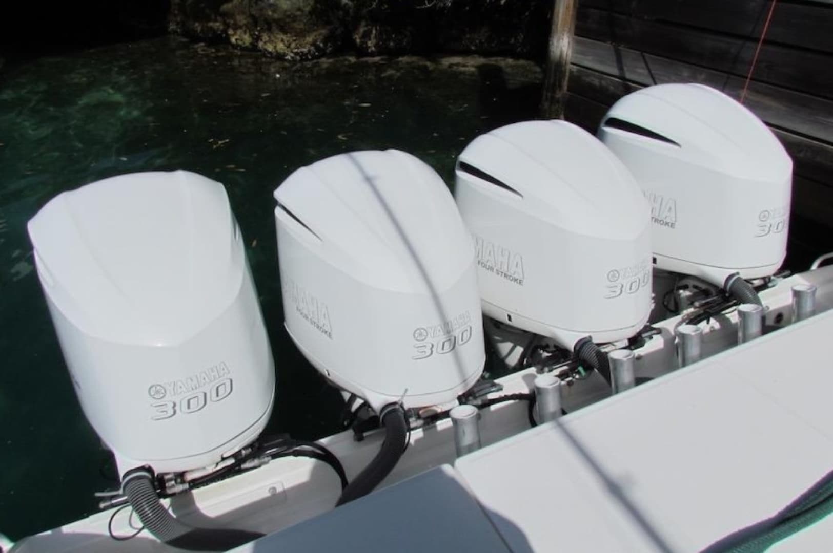 2016 Everglades 435 Center Console