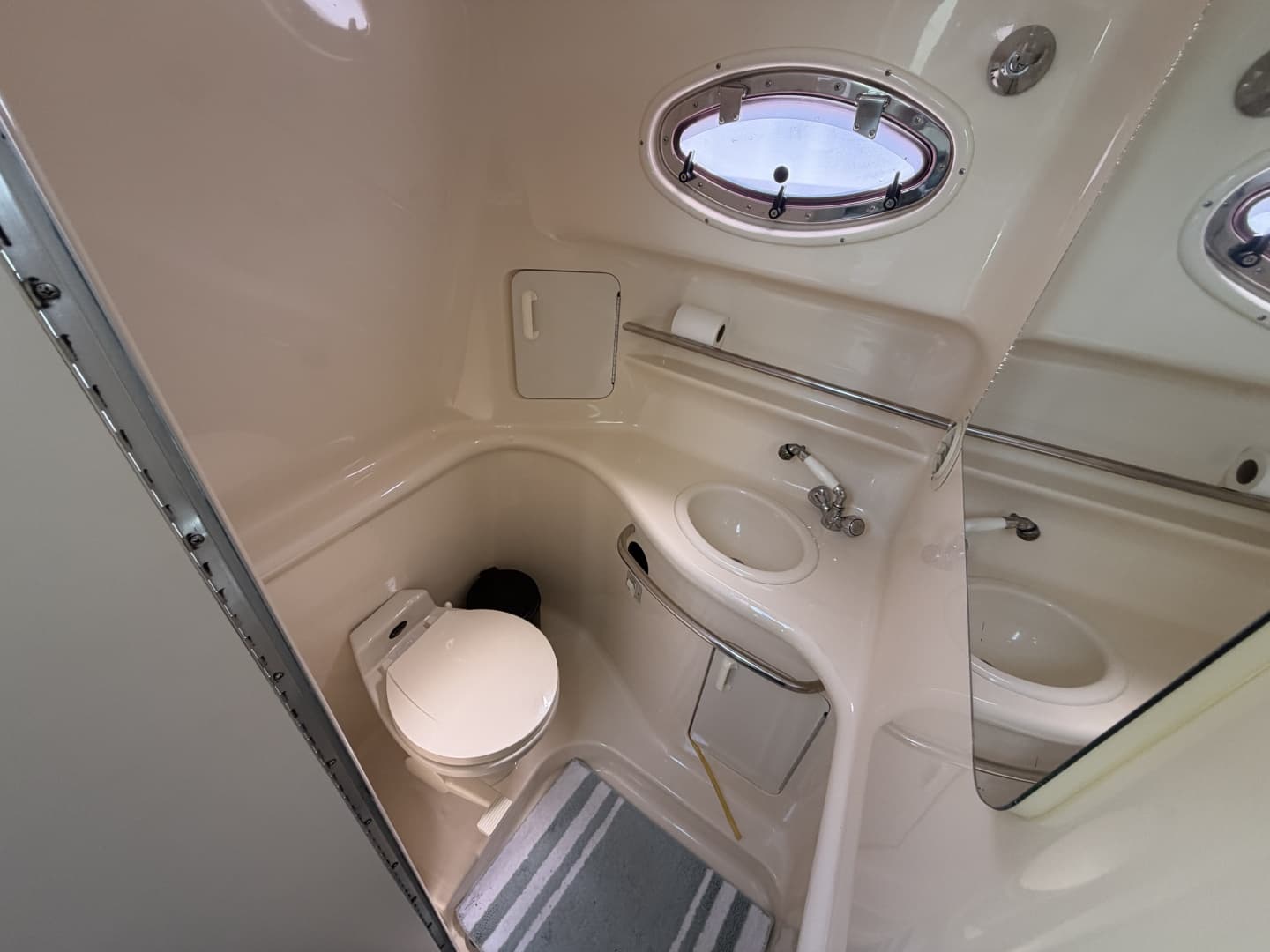 1996 Sea Ray 330 Sundancer