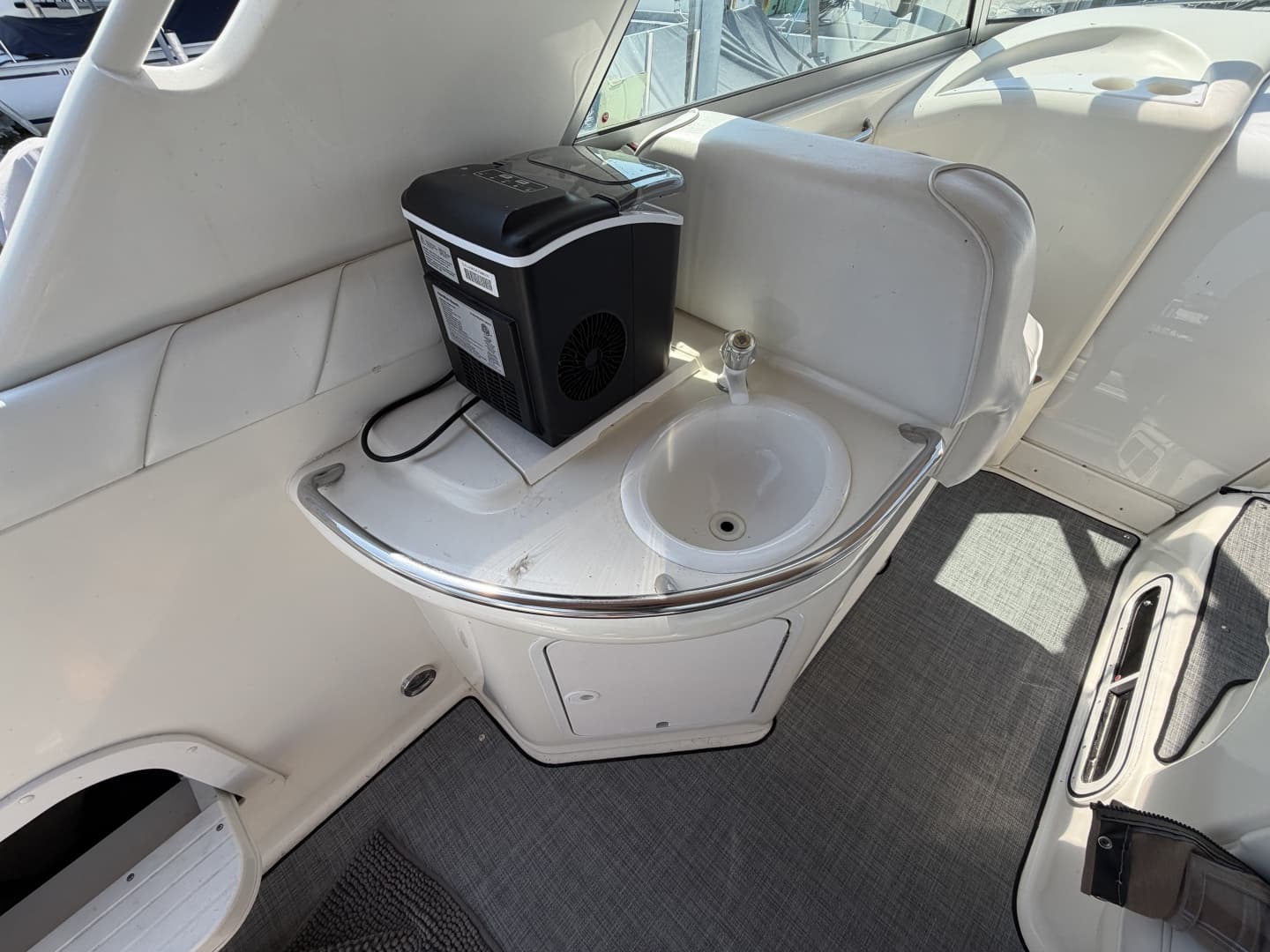 1996 Sea Ray 330 Sundancer