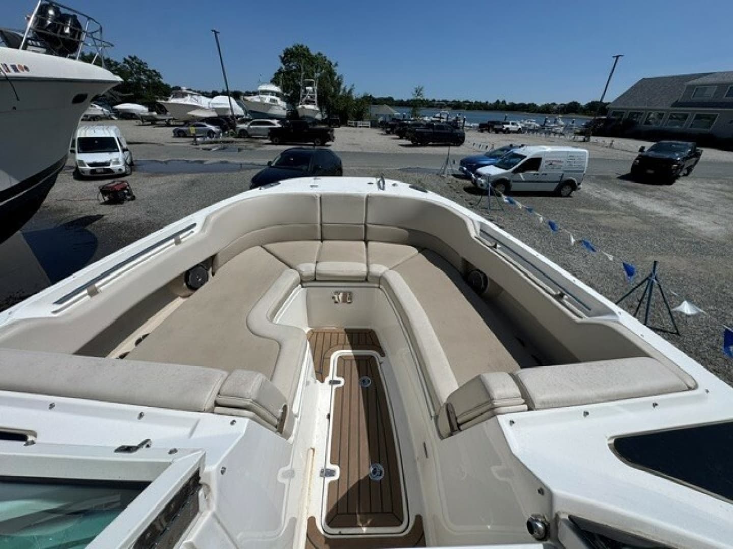 2018 Boston Whaler 320 Vantage
