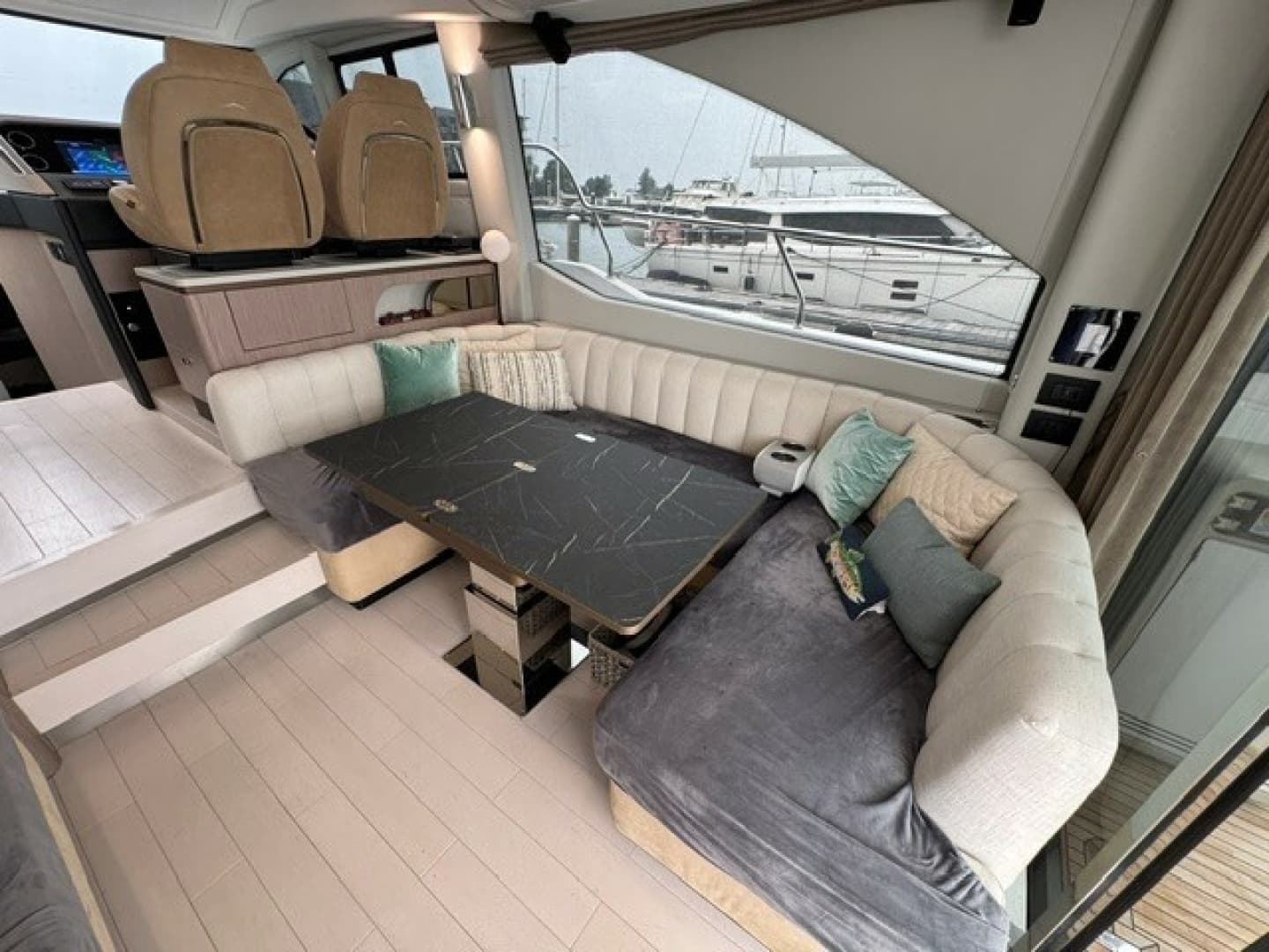 2023 Azimut 50FLY