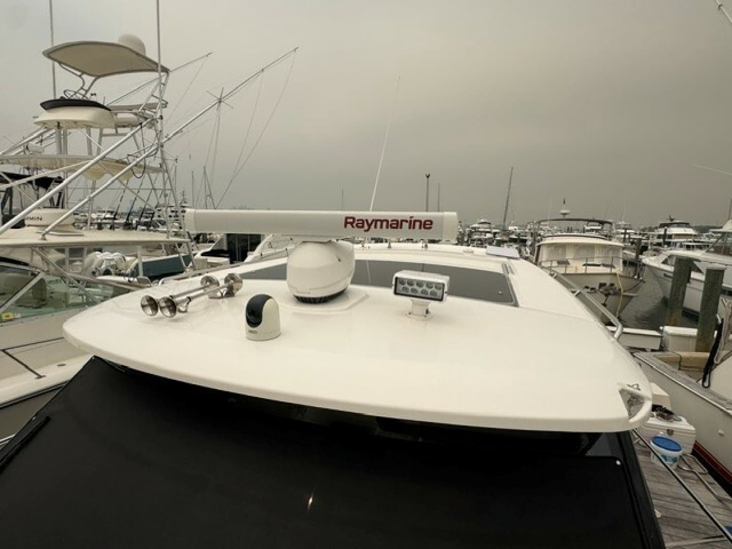 2021 Boston Whaler 405 Conques