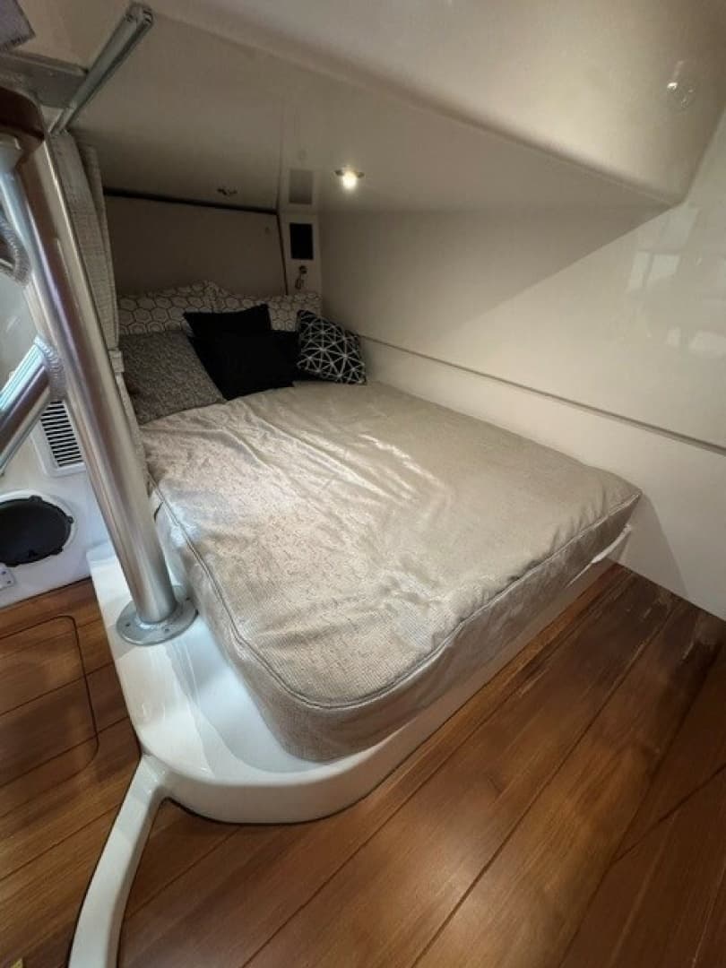 2021 Boston Whaler 405 Conquest