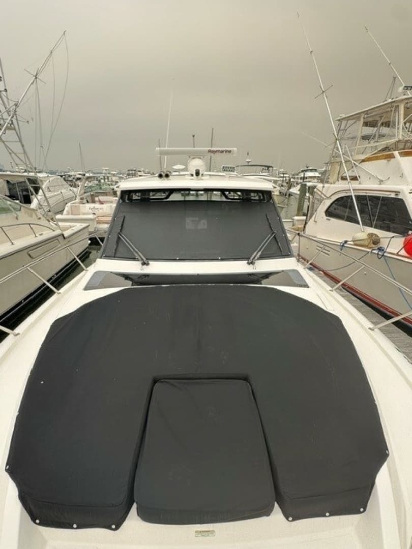 2021 Boston Whaler 405 Conques
