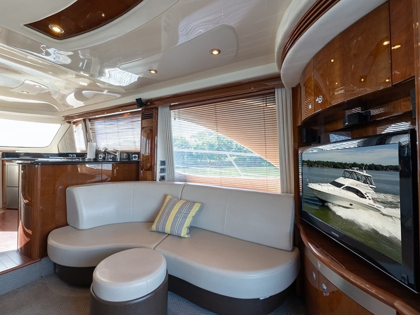 Salon entertainment center