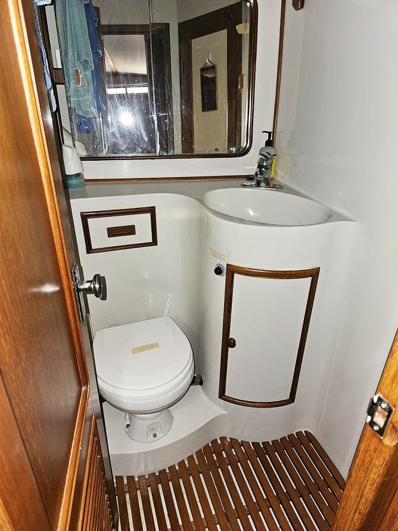 1988 President 37 Aft Cabin