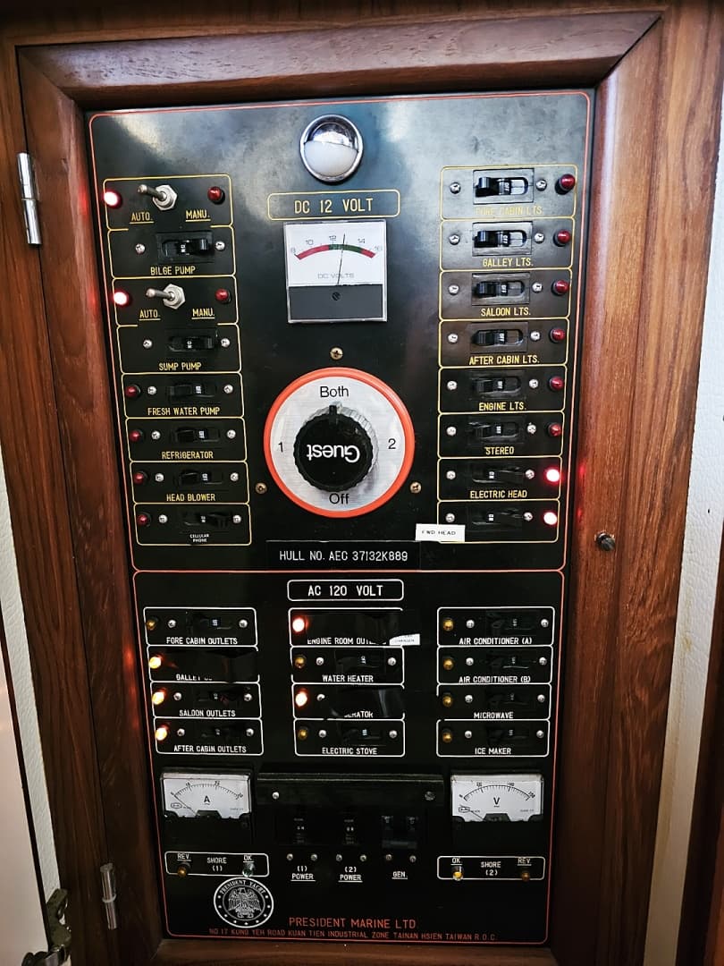 1988 President 37 Aft Cabin