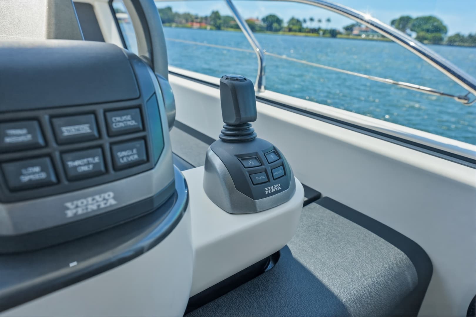 2025 Azimut 68 FLY