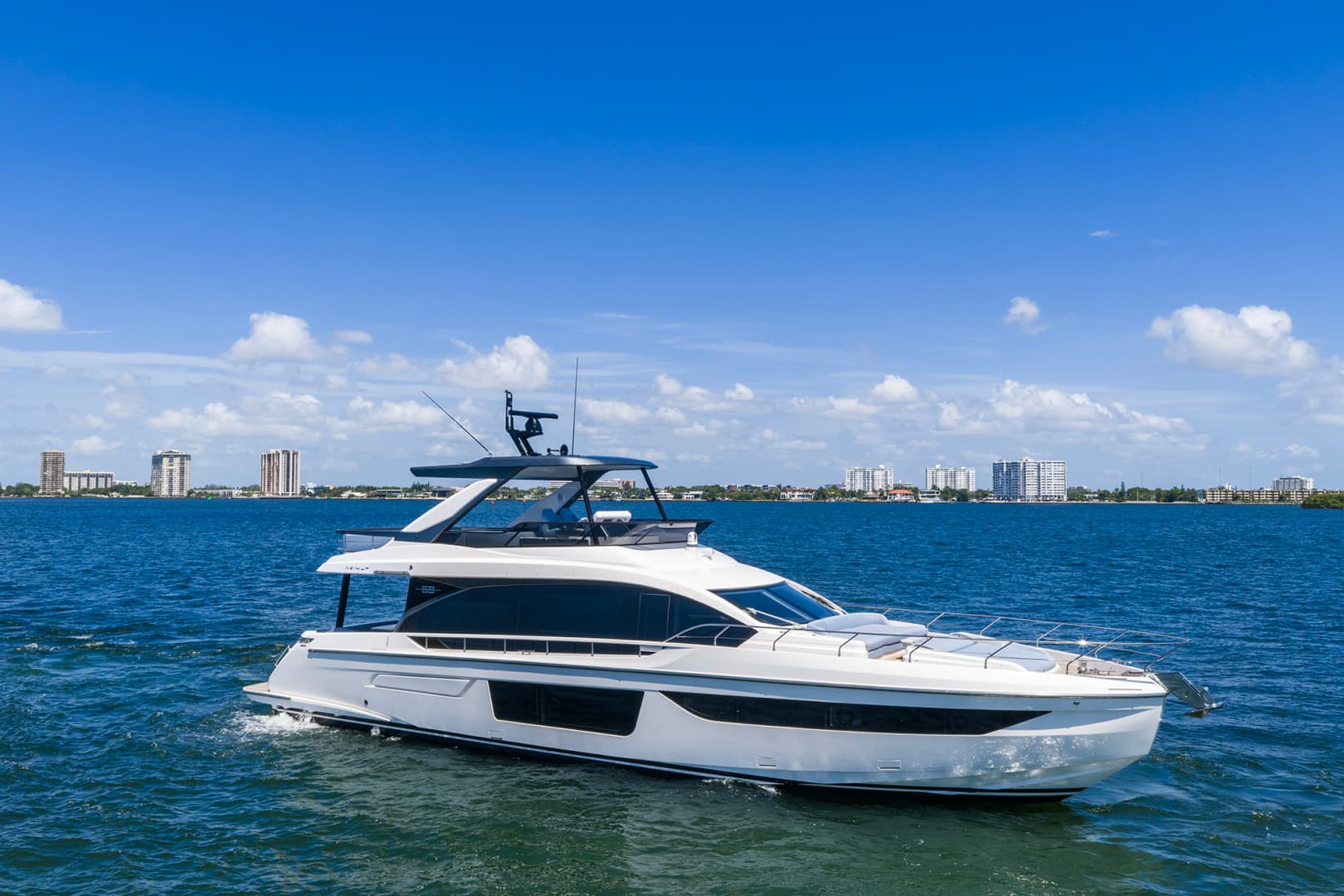 2025 Azimut 68 FLY