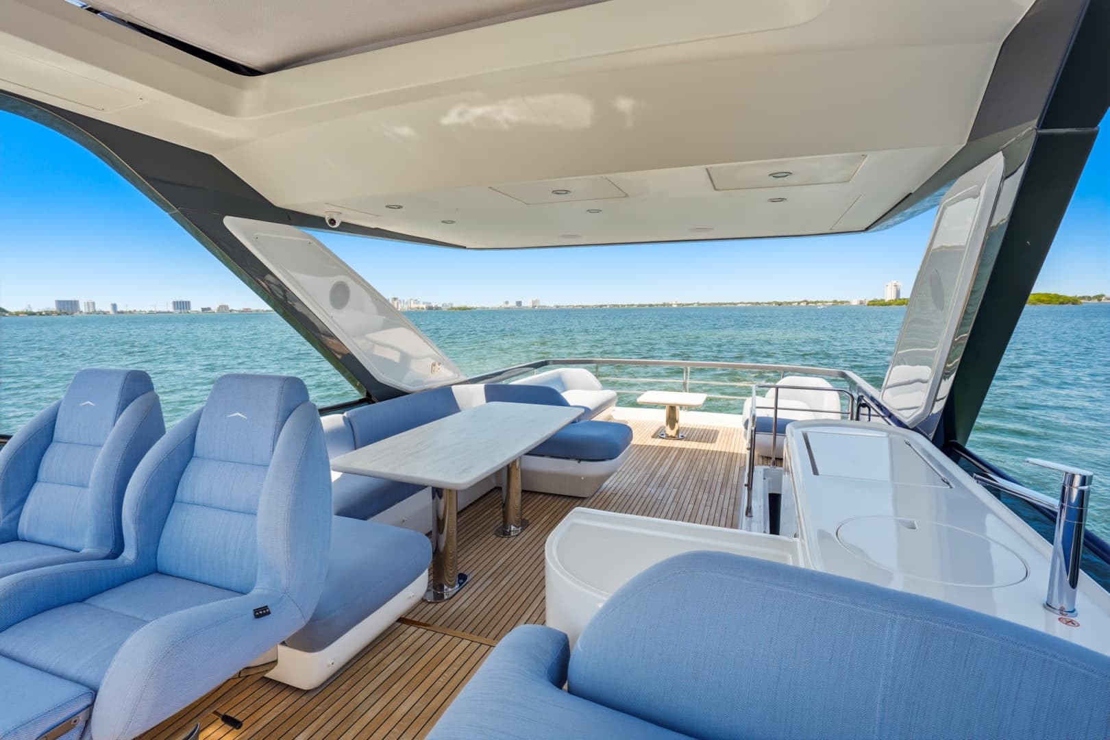 2025 Azimut 68 FLY