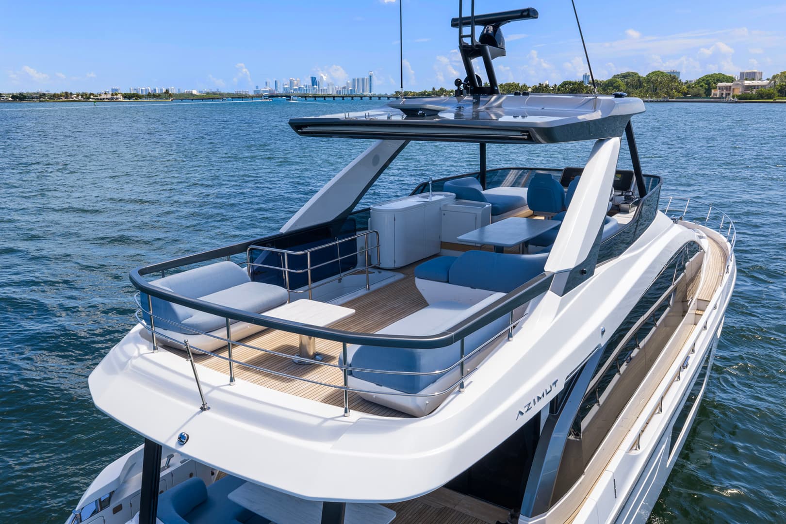 2025 Azimut 68 FLY