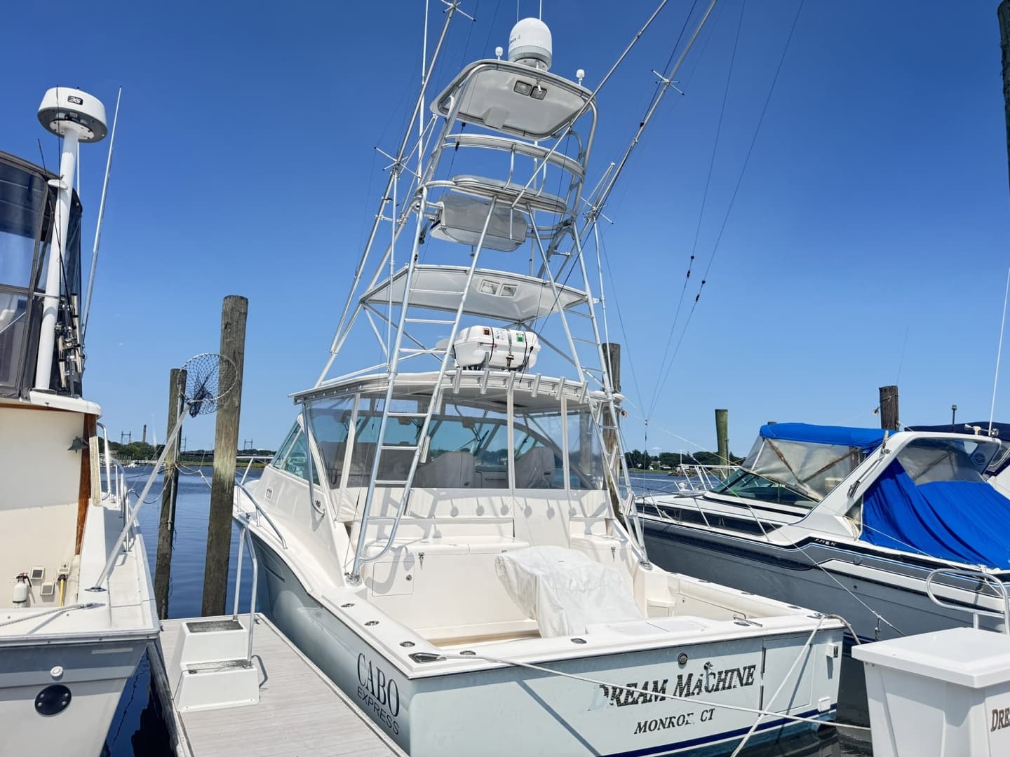 2005 Cabo 40 Express