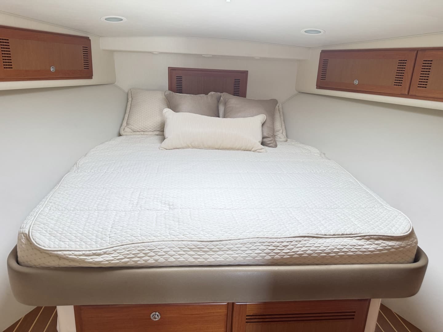 2005 Cabo 40 Express